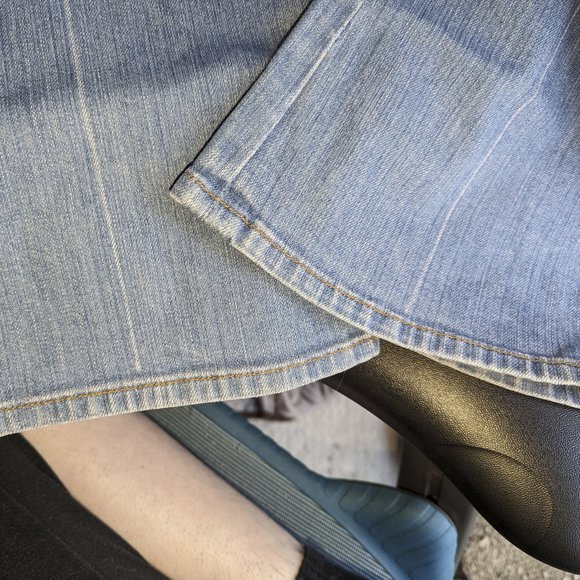 Sz. 26 --- 7 for all mankind light wash, bootcut jeans w/sqiggle pockets - Picture 16 of 16